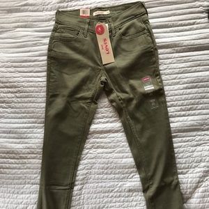 NWT Levi’s 710 Denim Jeans
